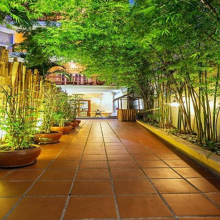 Jasmin Monument Hotel Phnom Penh Esterno foto